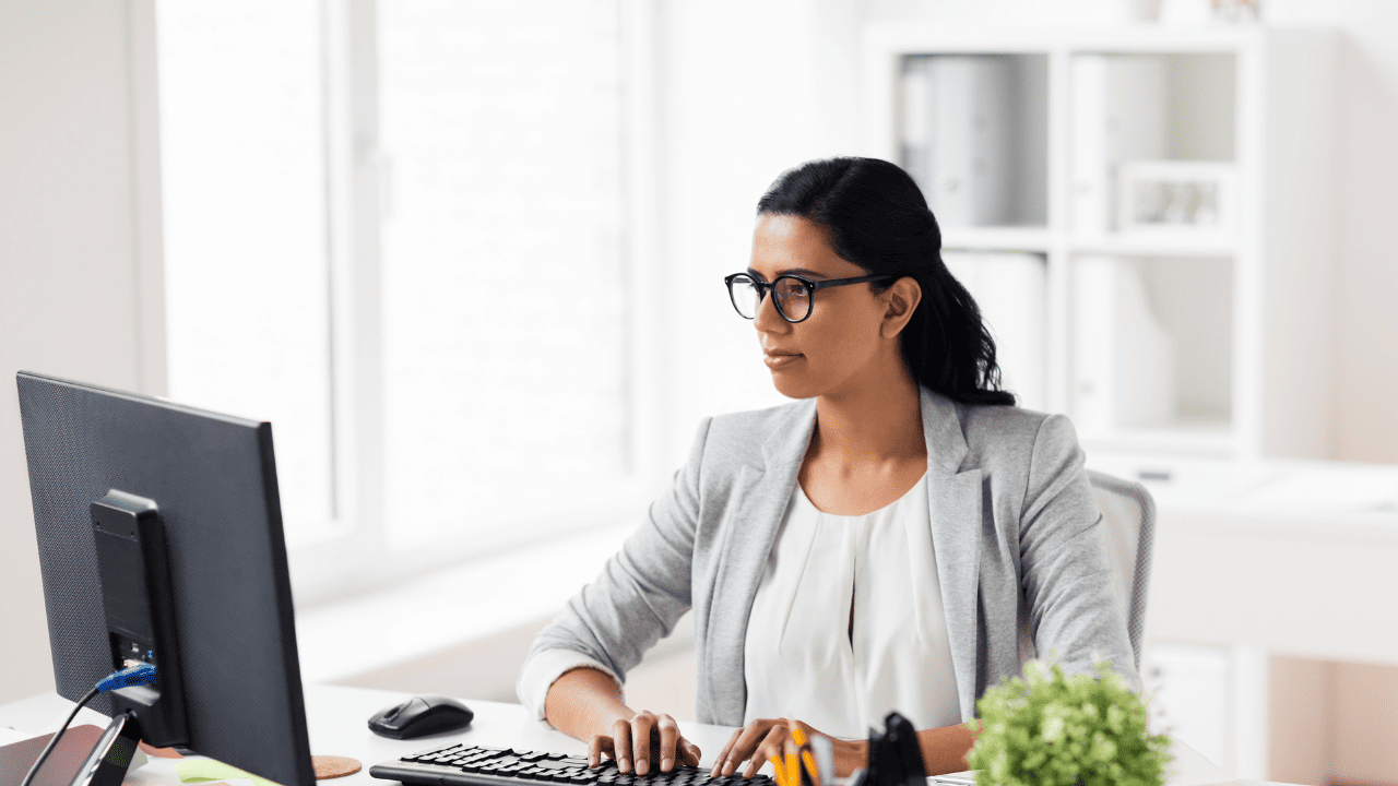 Comment créer votre entreprise en étant fonctionnaire ? Guide 2025